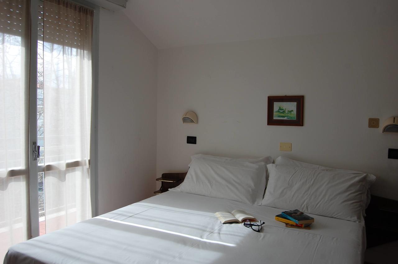 Hotel Flores Riccione Buitenkant foto