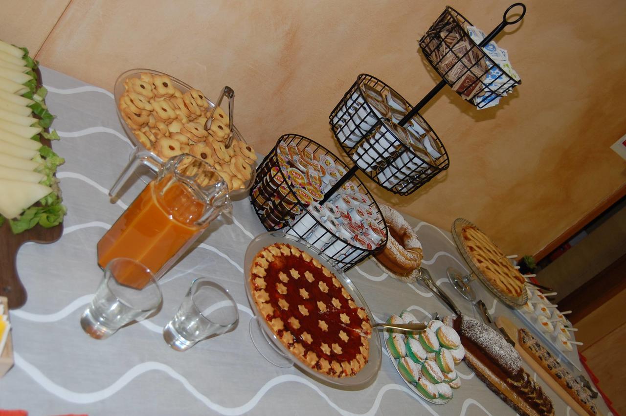 Hotel Flores Riccione Buitenkant foto