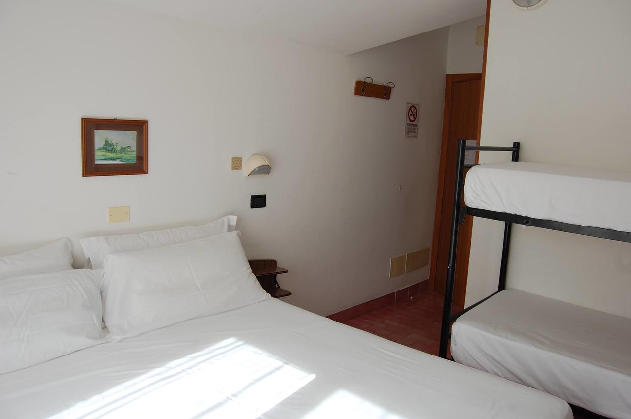 Hotel Flores Riccione Buitenkant foto