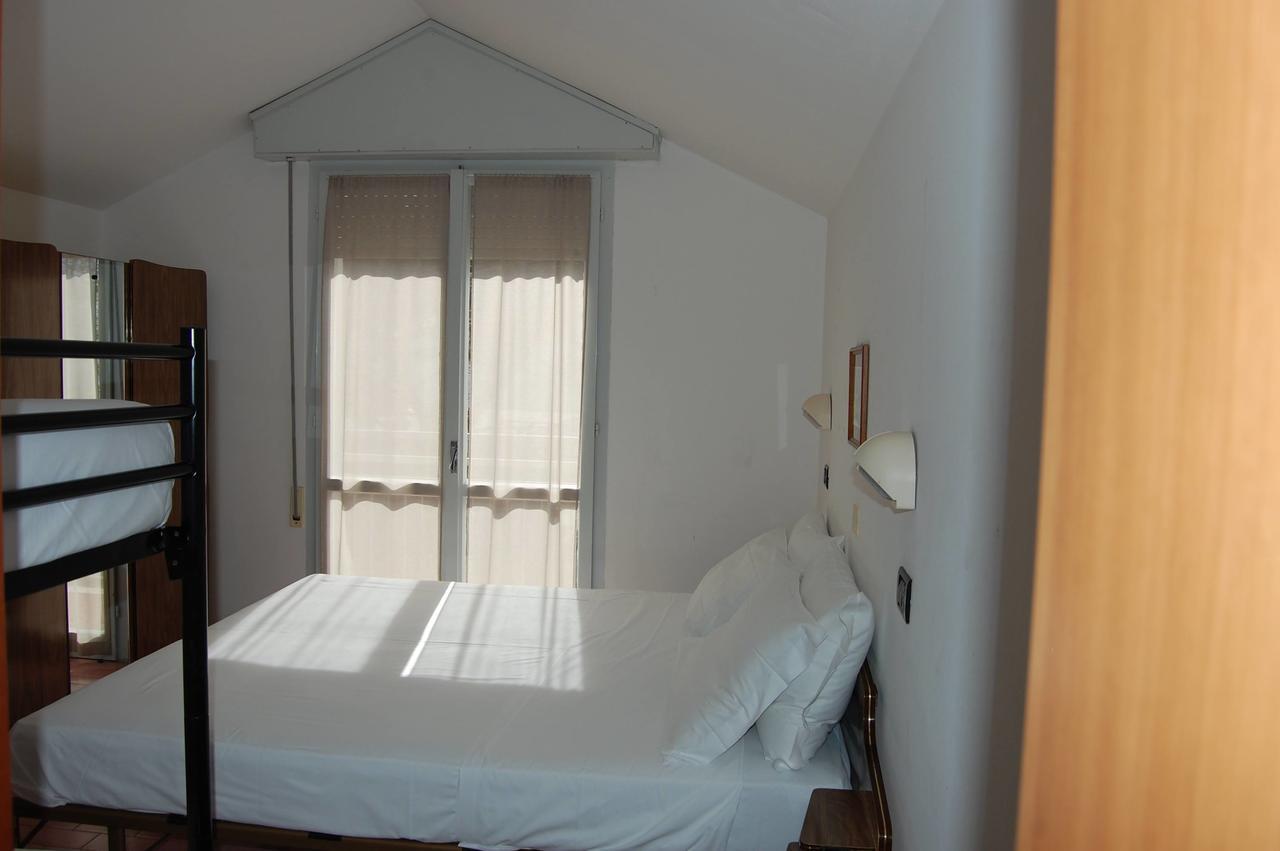 Hotel Flores Riccione Buitenkant foto