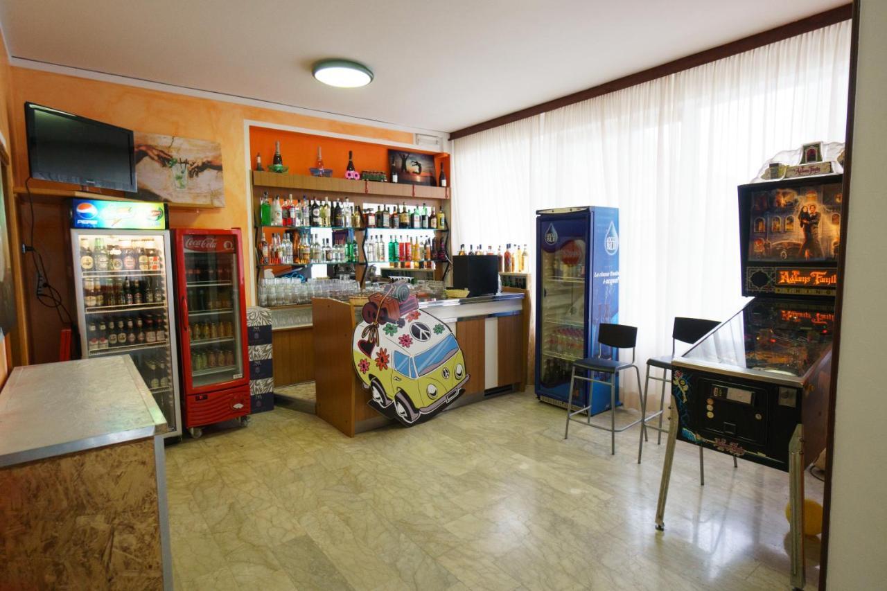 Hotel Flores Riccione Buitenkant foto