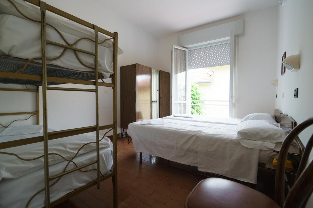 Hotel Flores Riccione Buitenkant foto